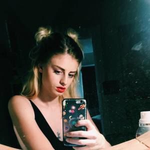 Meet your Posher, Lizzy